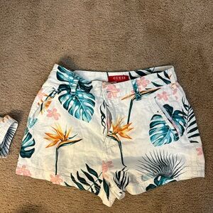 Tropical shorts with belt